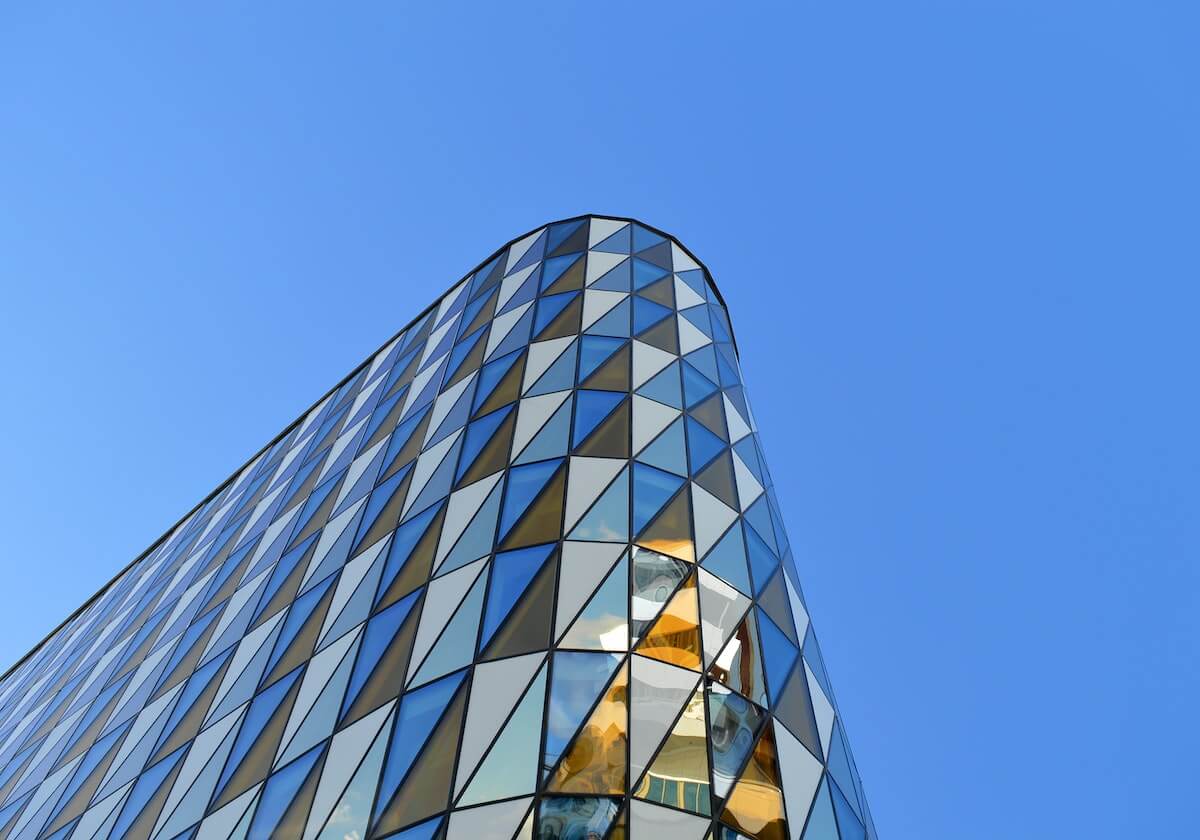 体育平台-文班亚马40+12哈珀15+6 马刺客场大胜残阵湖人